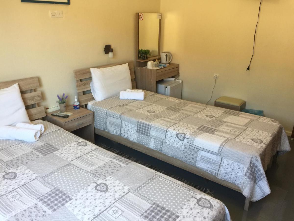 Platanos Rooms 阿齐亚马利那 外观 照片