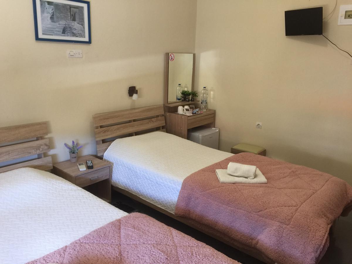 Platanos Rooms 阿齐亚马利那 外观 照片