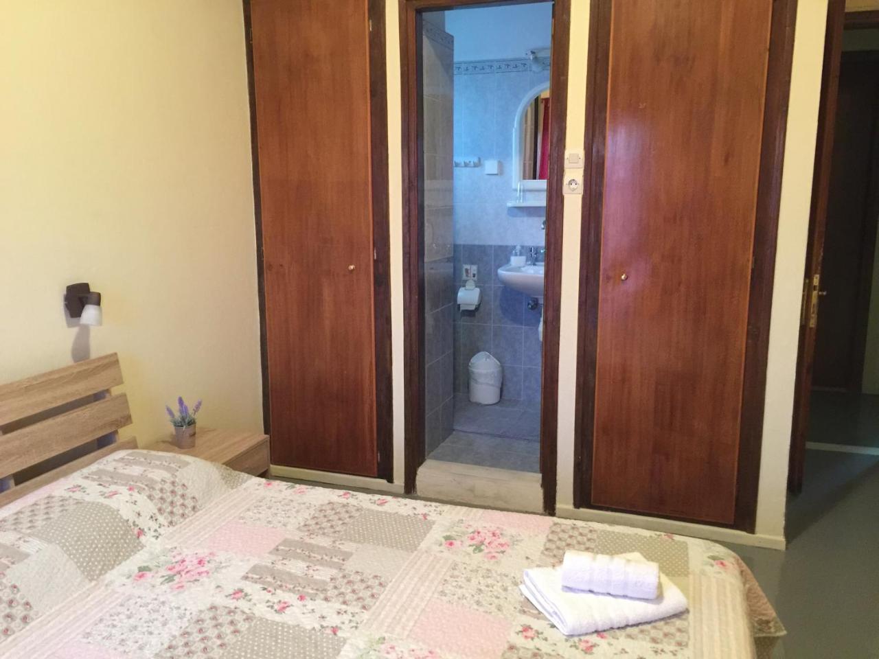 Platanos Rooms 阿齐亚马利那 外观 照片