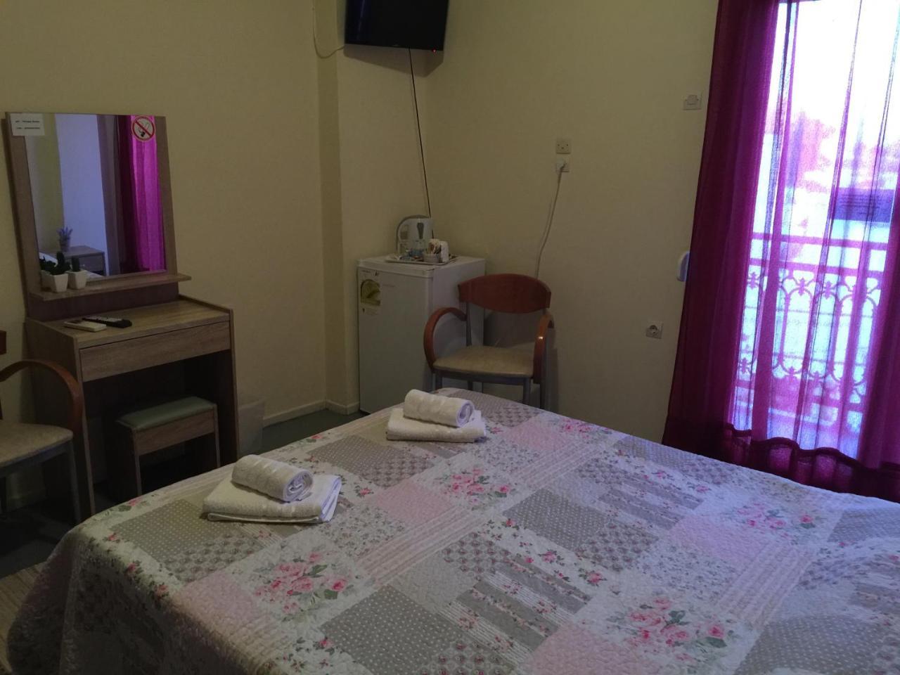 Platanos Rooms 阿齐亚马利那 外观 照片